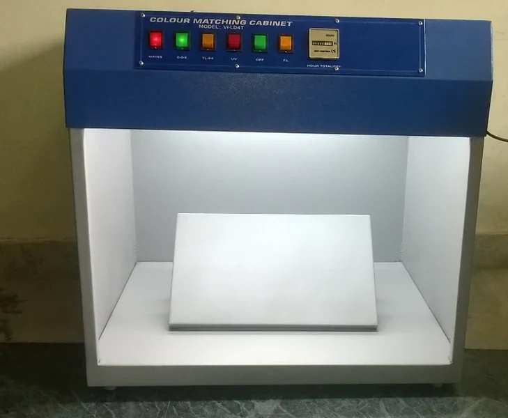 Colour matching cabinet with viewing chamber and light selector switches