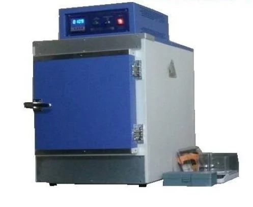 Laboratory hot air oven with insulated door and digital controls
